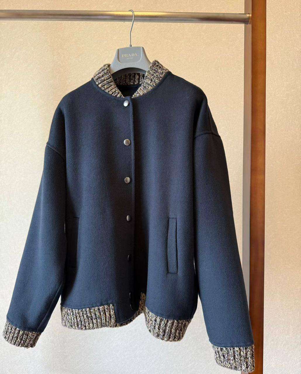 БОМБЕР PRADA детальное фото