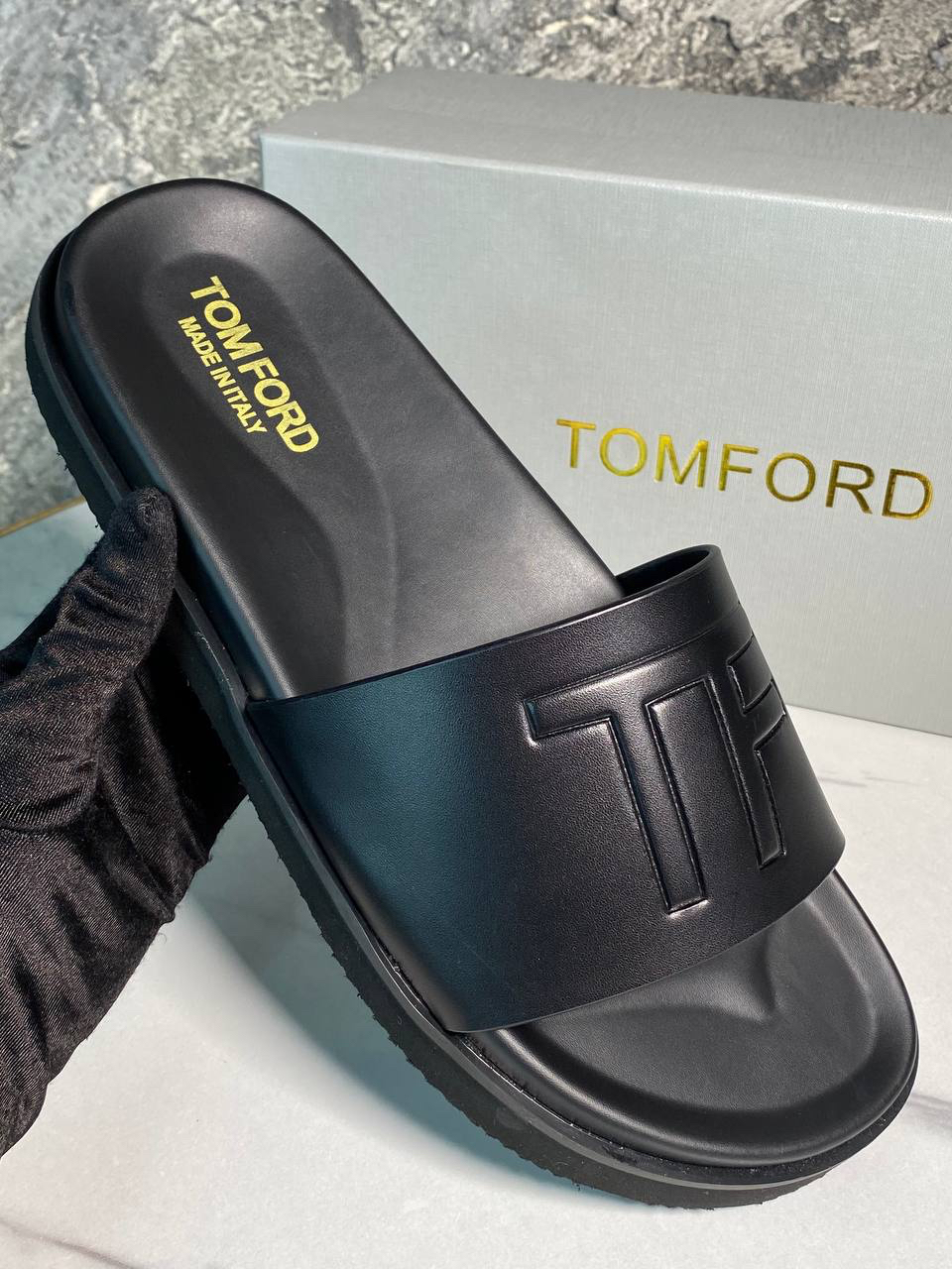 МУЖСКИЕ ШЛЕПКИ TOM FORD детальное фото
