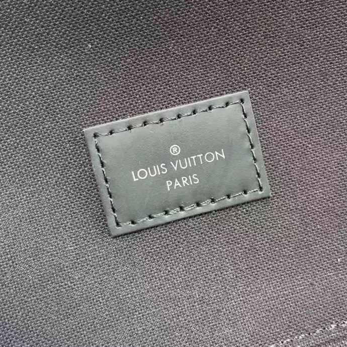 МУЖСКОЙ НЕСЕССЕР КОСМЕТИЧКА LOUIS VUITTON детальное фото