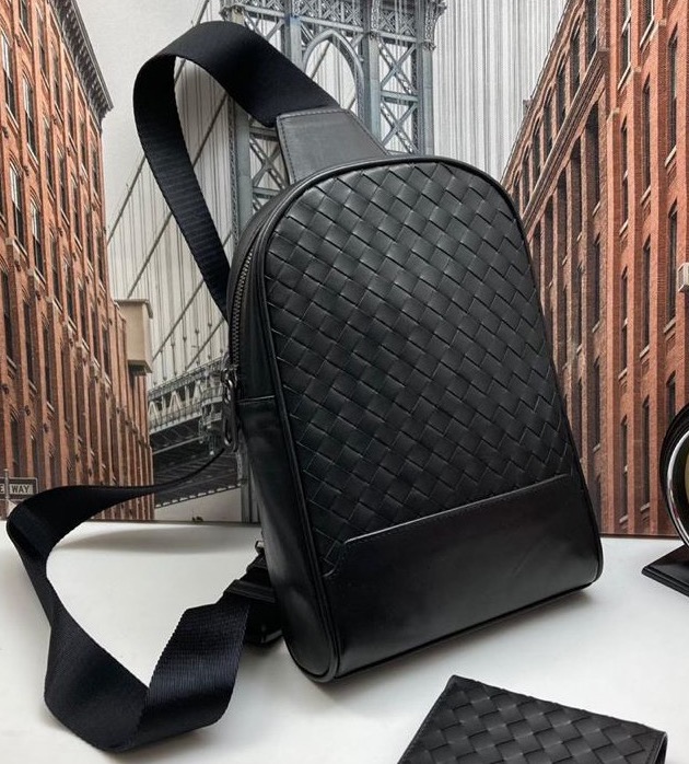 МУЖСКАЯ СУМКА СЛИНГ BOTTEGA VENETA фото