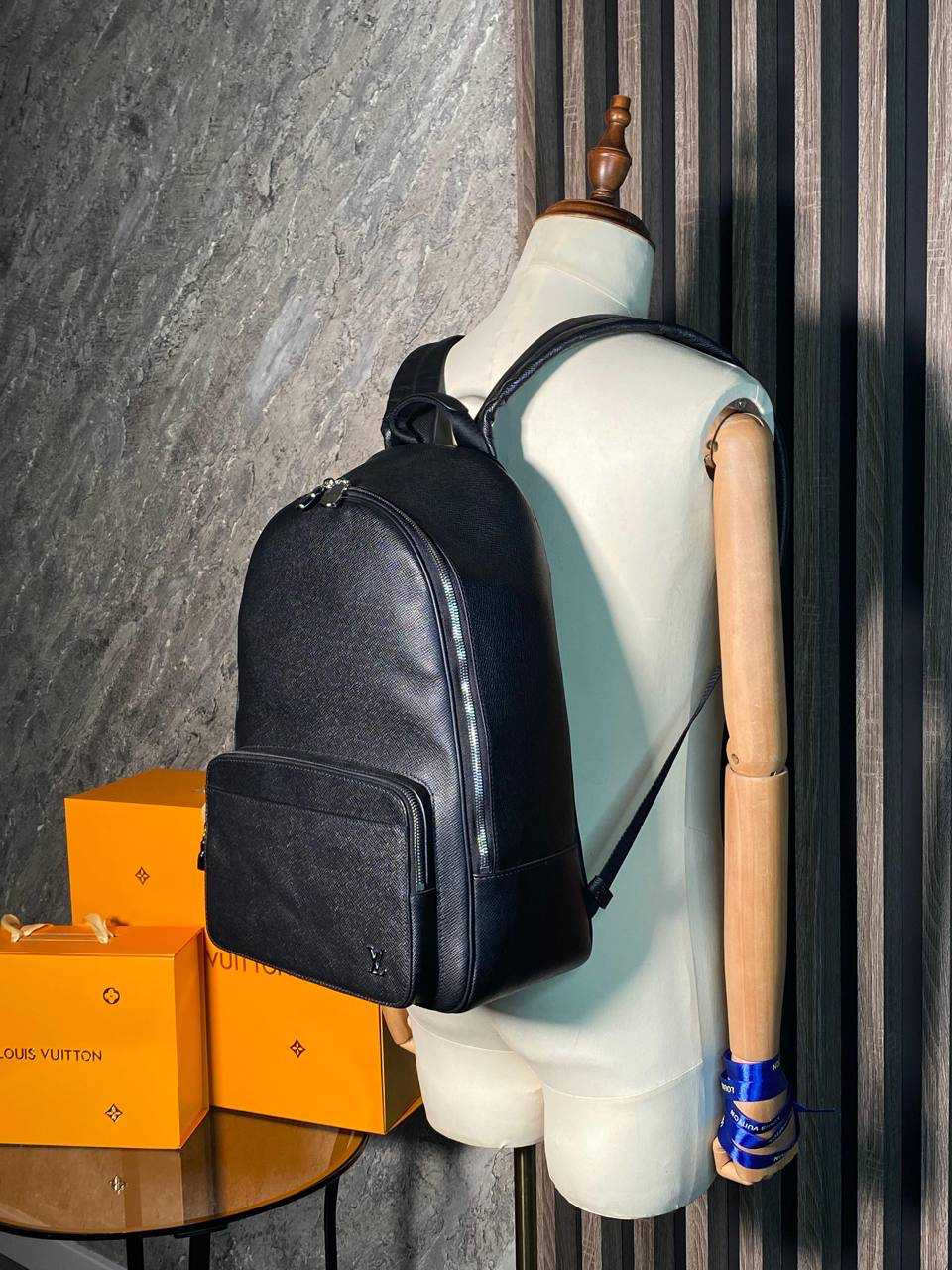 МУЖСКОЙ РЮКЗАК LOUIS VUITTON детальное фото