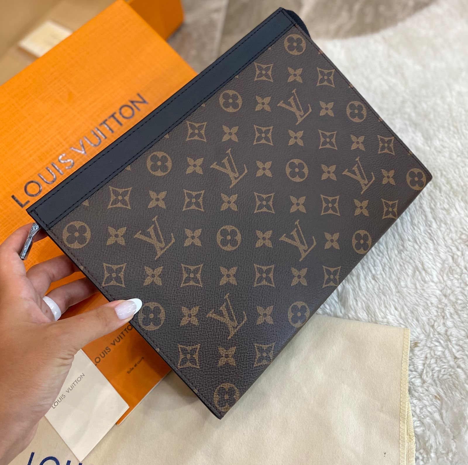 КЛАТЧ LOUIS VUITTON детальное фото