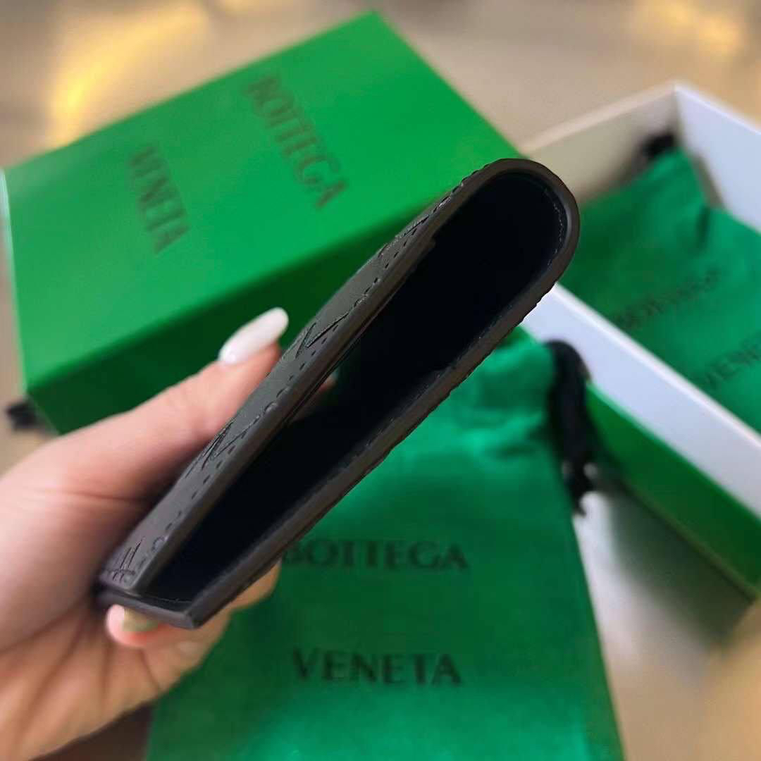 МУЖСКАЯ ОБЛОЖКА НА ПАСПОРТ BOTTEGA VENETA детальное фото
