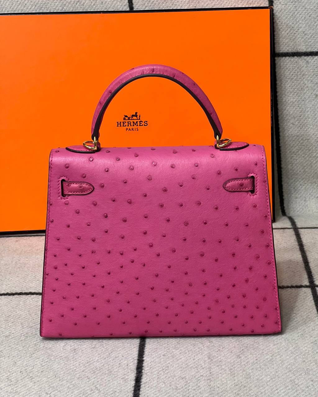 СУМКА HERMES KELLY 25 OSTRICH CHEVRE GOLD HARDWARE детальное фото