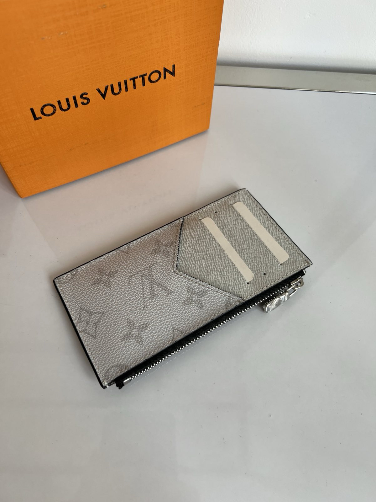 ВИЗИТНИЦА LOUIS VUITTON детальное фото