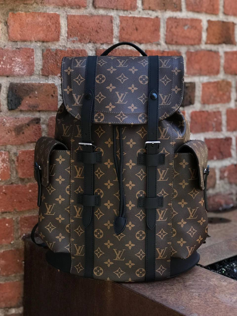 МУЖСКОЙ РЮКЗАК LOUIS VUITTON детальное фото