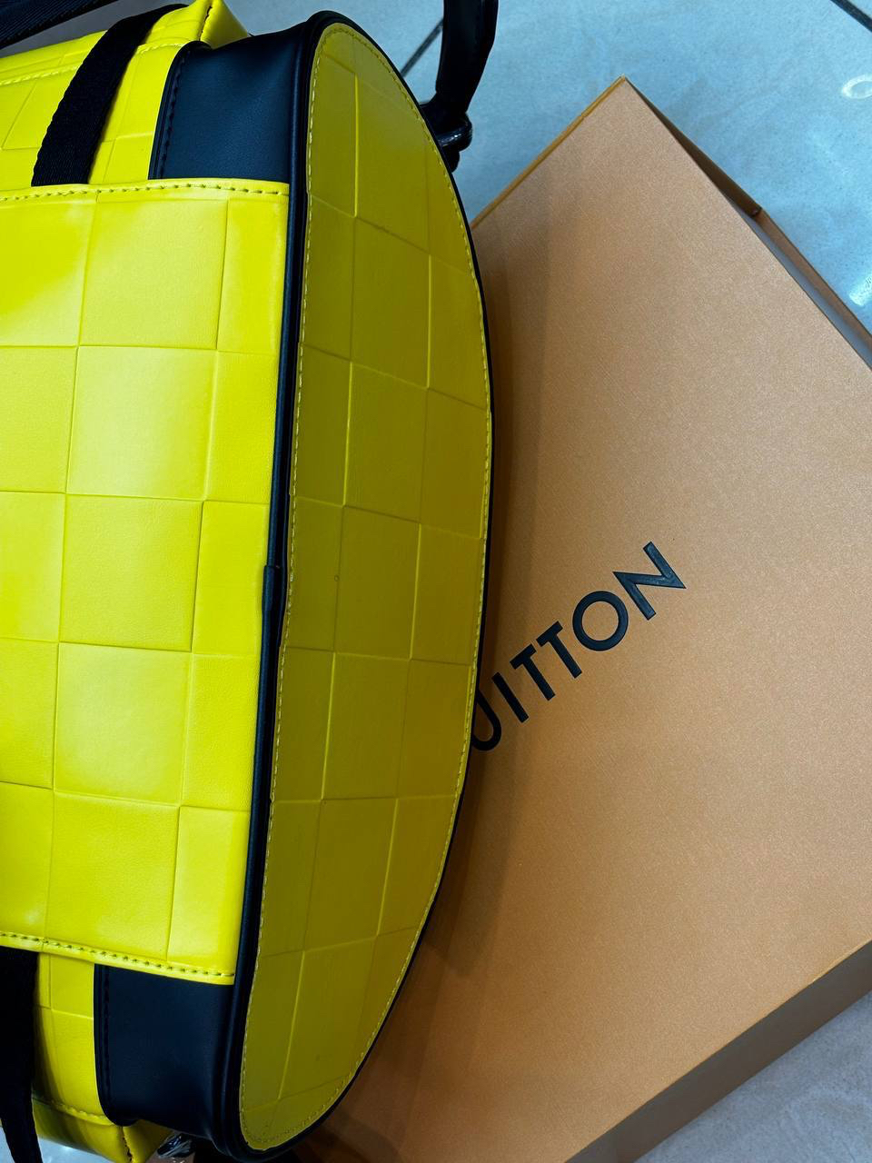 МУЖСКОЙ РЮКЗАК LOUIS VUITTON детальное фото