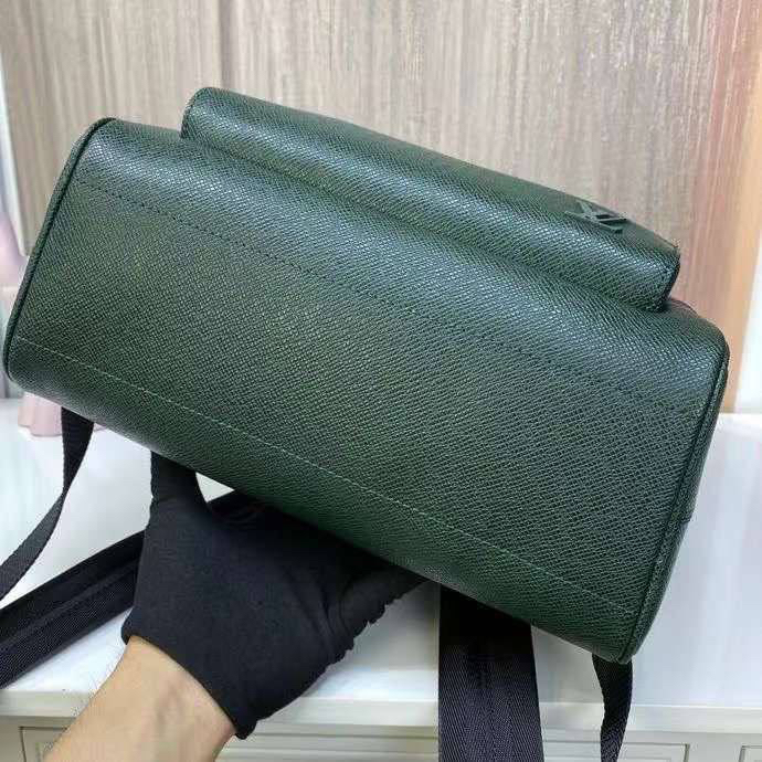 МУЖСКОЙ РЮКЗАК LOUIS VUITTON детальное фото