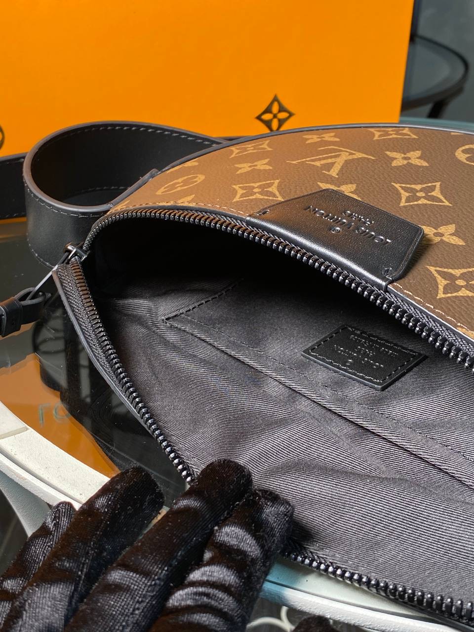 МУЖСКАЯ СУМКА СЛИНГ LOUIS VUITTON детальное фото