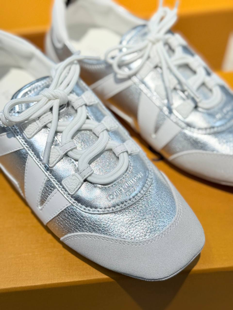 КРОССОВКИ LOUIS VUITTON детальное фото