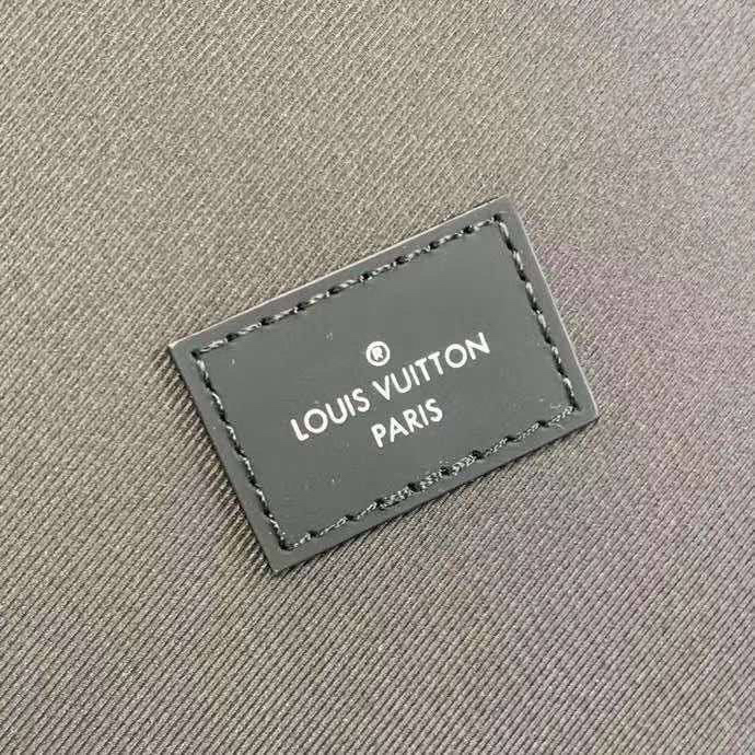 МУЖСКОЙ НЕСЕССЕР КОСМЕТИЧКА LOUIS VUITTON детальное фото
