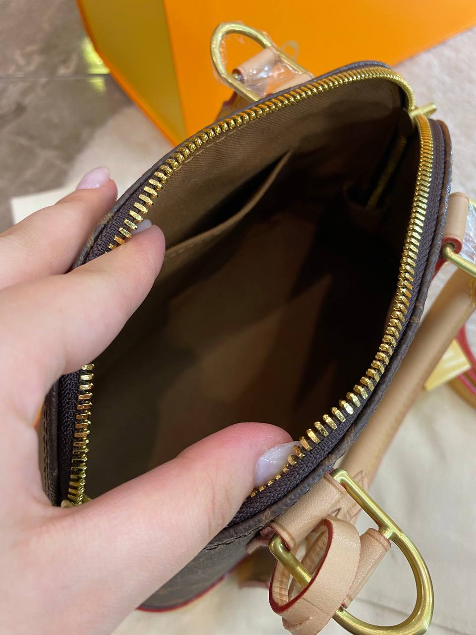 СУМКА LOUIS VUITTON ALMA BB детальное фото