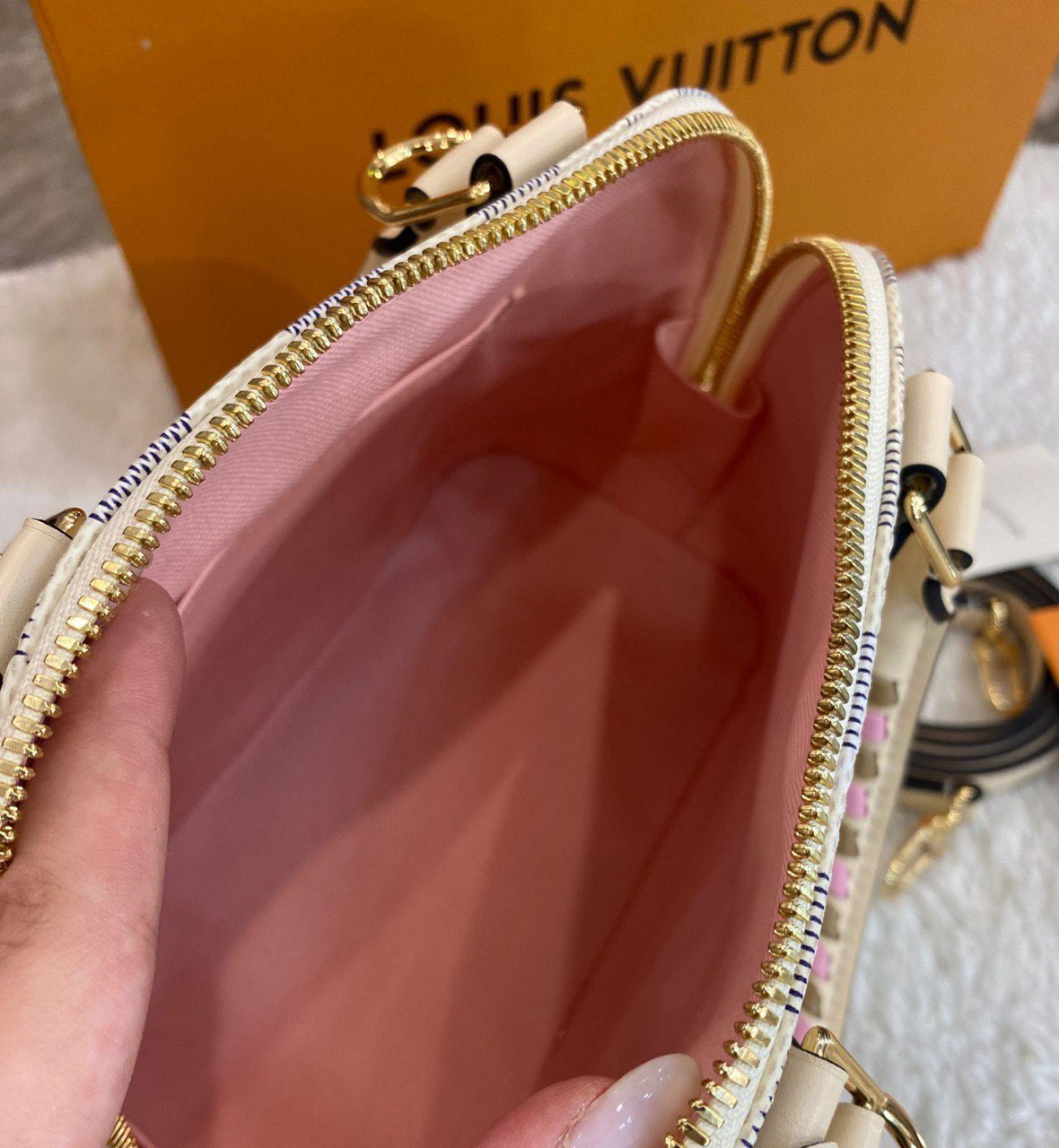 СУМКА LOUIS VUITTON детальное фото