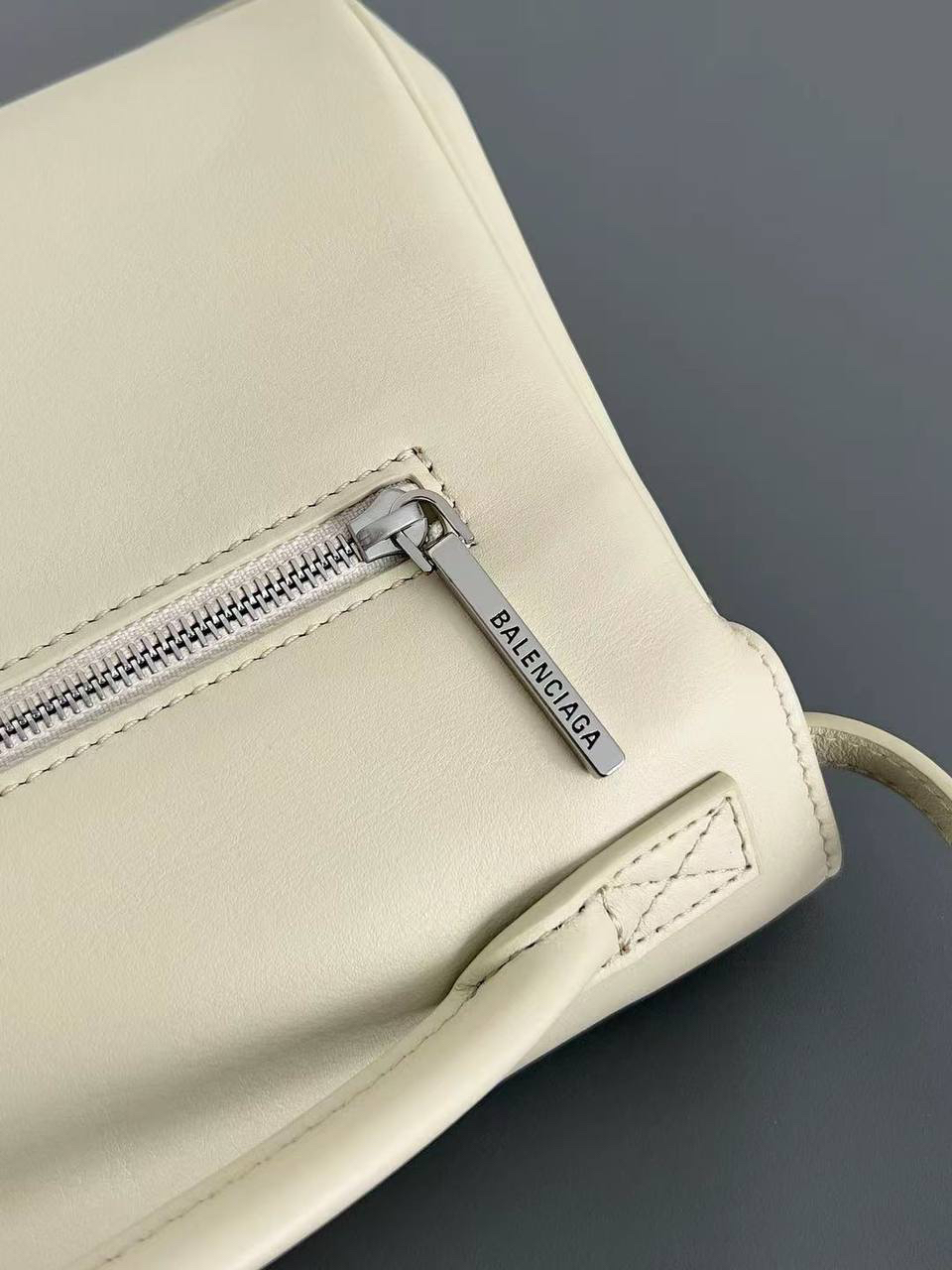 СУМКА BALENCIAGA BEL AIR детальное фото