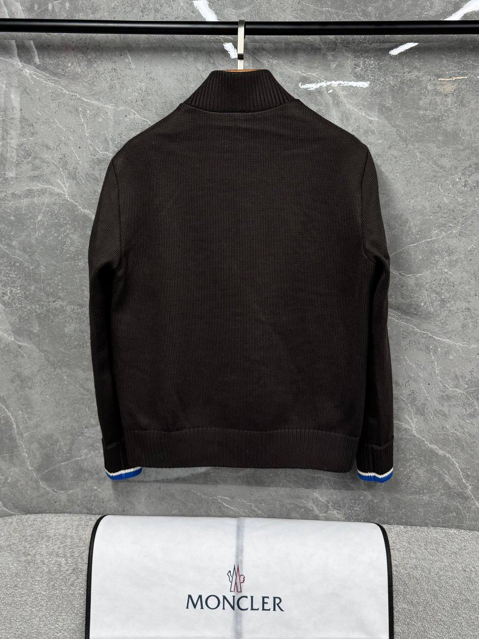 МУЖСКАЯ КУРТКА MONCLER детальное фото