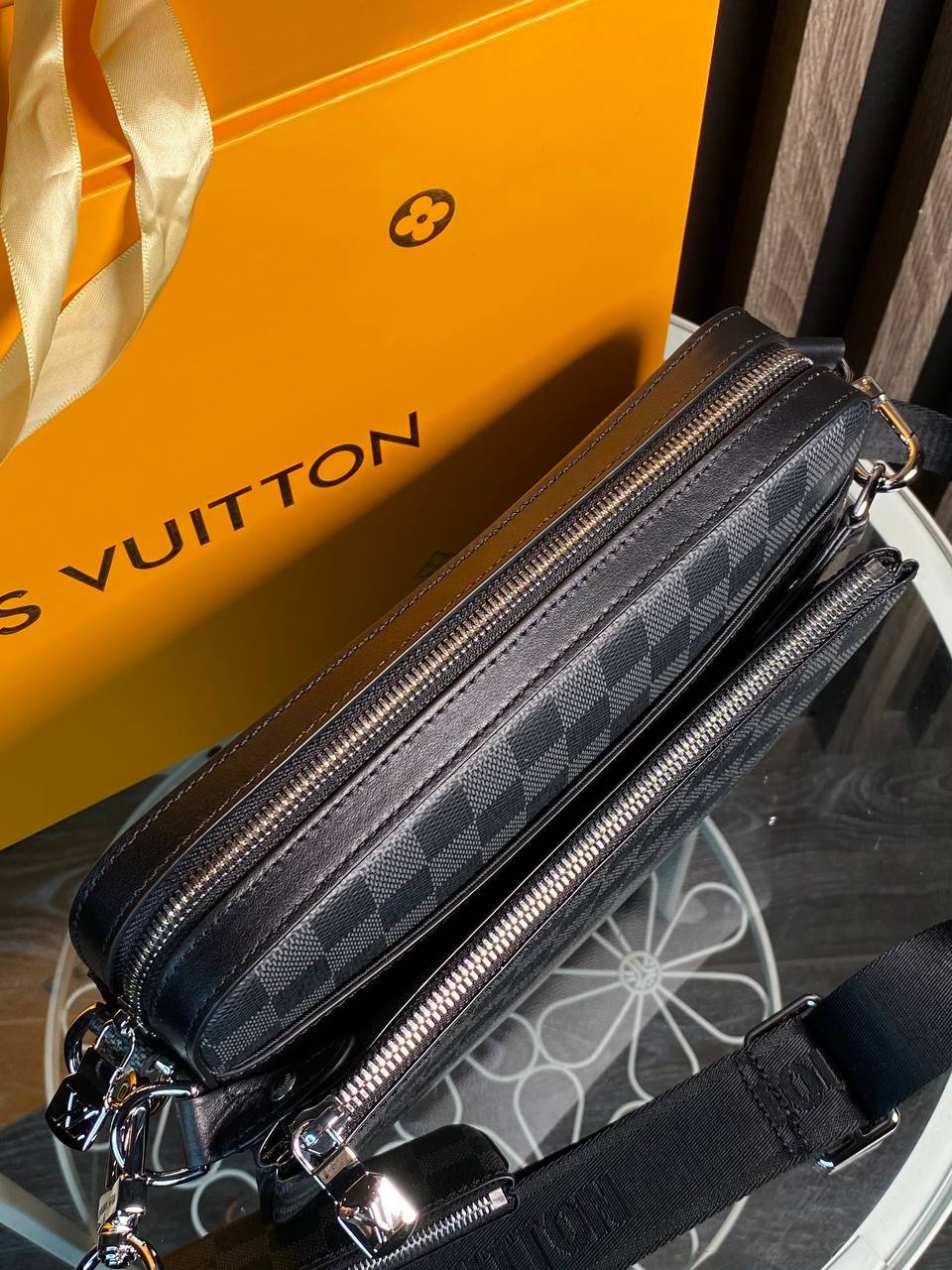 МУЖСКАЯ СУМКА МЕССЕНДЖЕР LOUIS VUITTON детальное фото