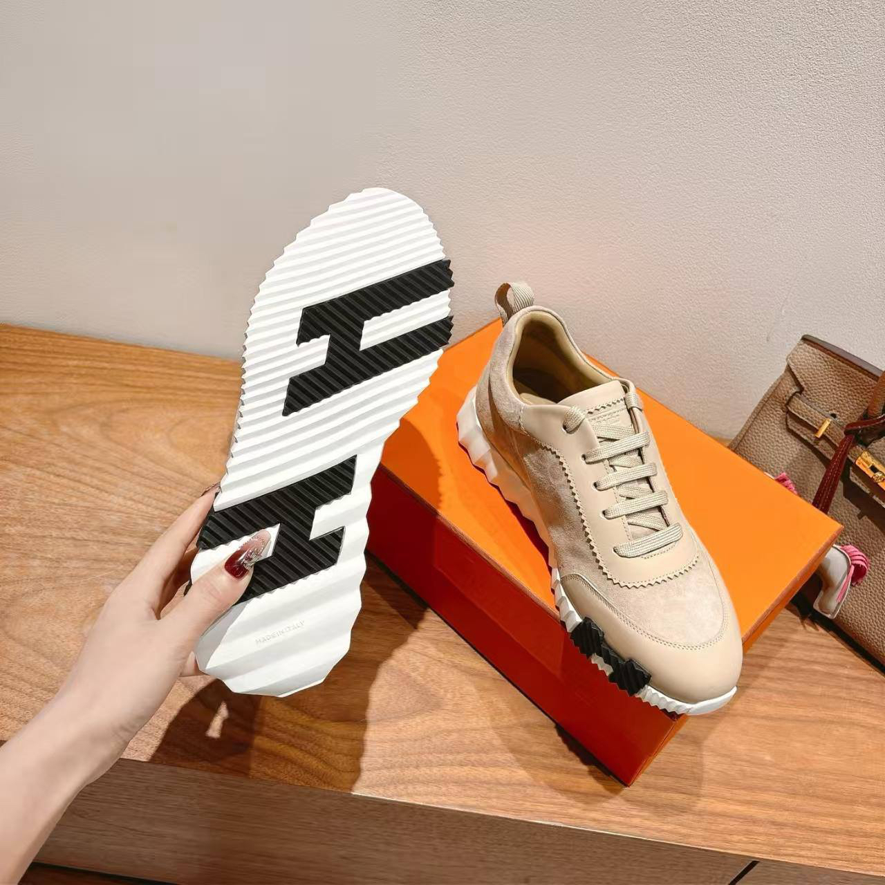 МУЖСКИЕ КРОССОВКИ HERMES детальное фото