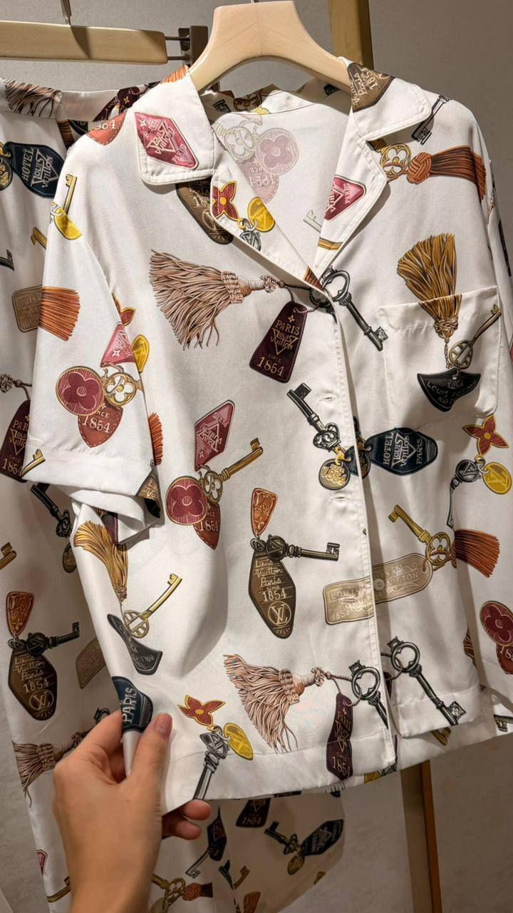 КОСТЮМ LOUIS VUITTON детальное фото
