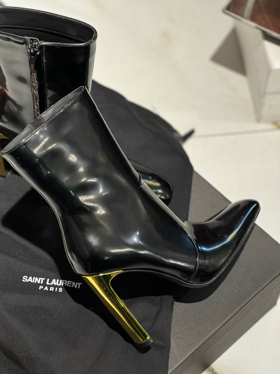 БОТИЛЬОНЫ SAINT LAURENT детальное фото