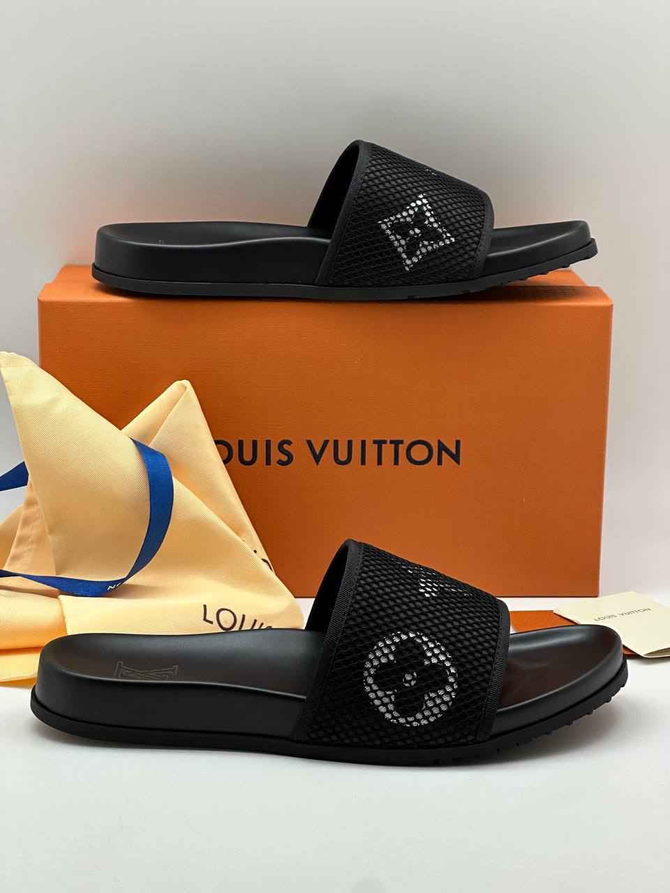 МУЖСКИЕ ШЛЕПКИ LOUIS VUITTON детальное фото