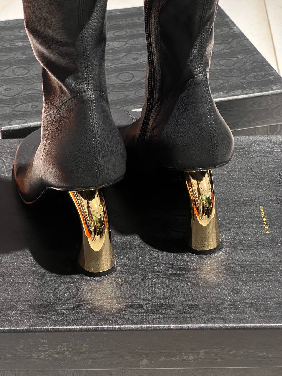 БОТИЛЬОНЫ DRIES VAN детальное фото