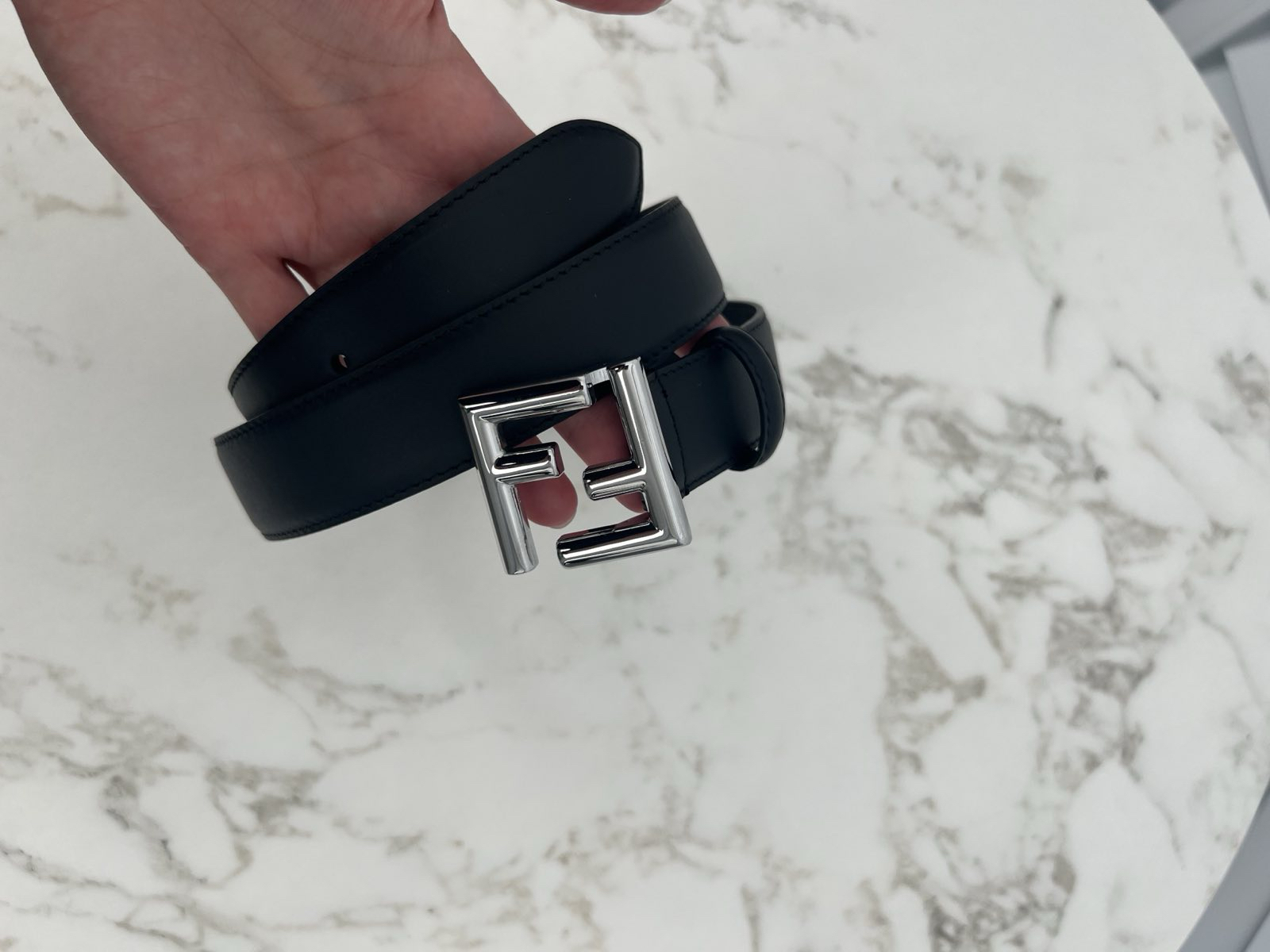 ЖЕНСКИЙ РЕМЕНЬ FENDI детальное фото