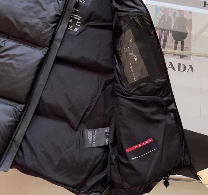 ЖИЛЕТ PRADA детальное фото