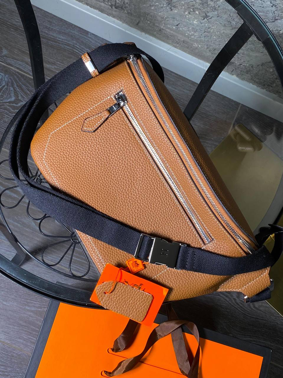МУЖСКАЯ СУМКА СЛИНГ HERMES детальное фото