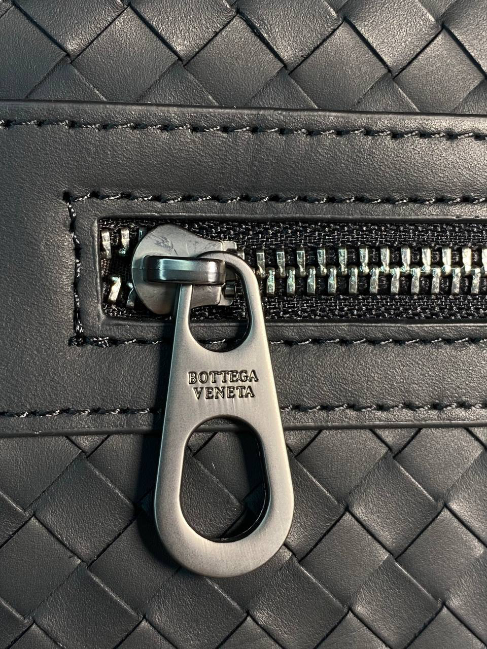 МУЖСКАЯ СУМКА МЕССЕНДЖЕР BOTTEGA VENETA детальное фото