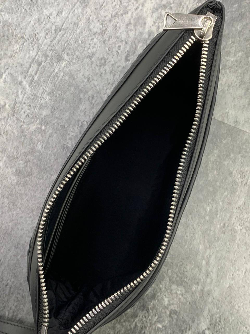 МУЖСКОЙ КЛАТЧ BOTTEGA VENETA детальное фото