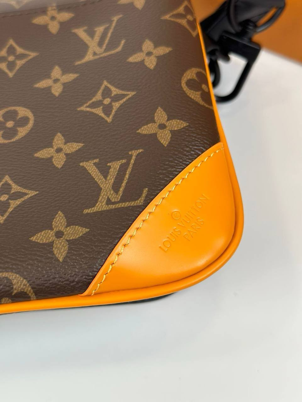 МУЖСКАЯ СУМКА МЕССЕНДЖЕР LOUIS VUITTON детальное фото
