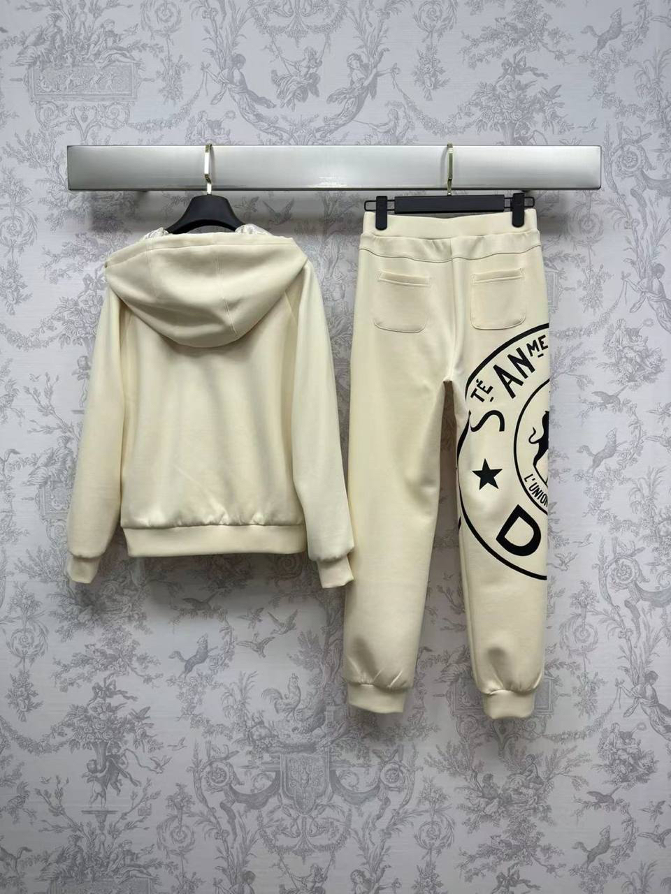 КОСТЮМ CHRISTIAN DIOR детальное фото