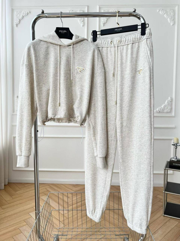 КОСТЮМ PRADA фото