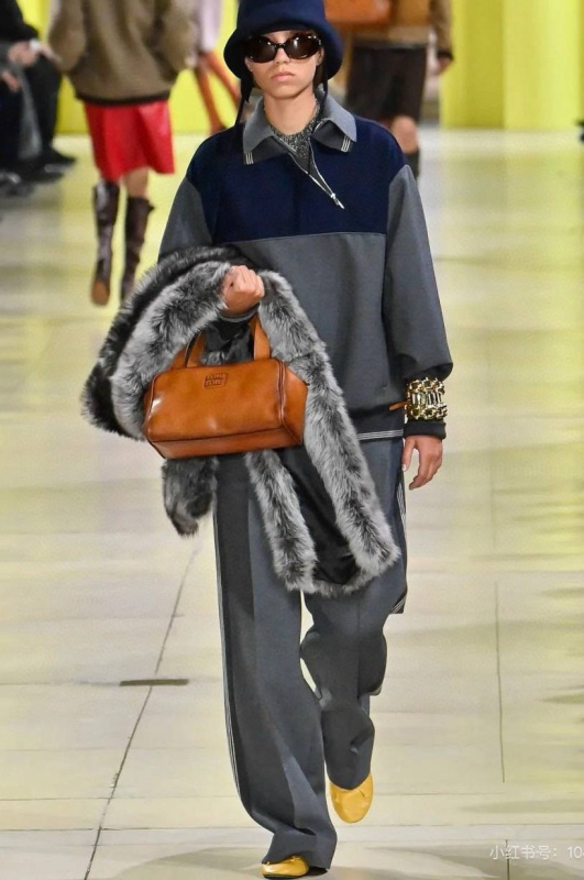 КОСТЮМ MIU MIU фото