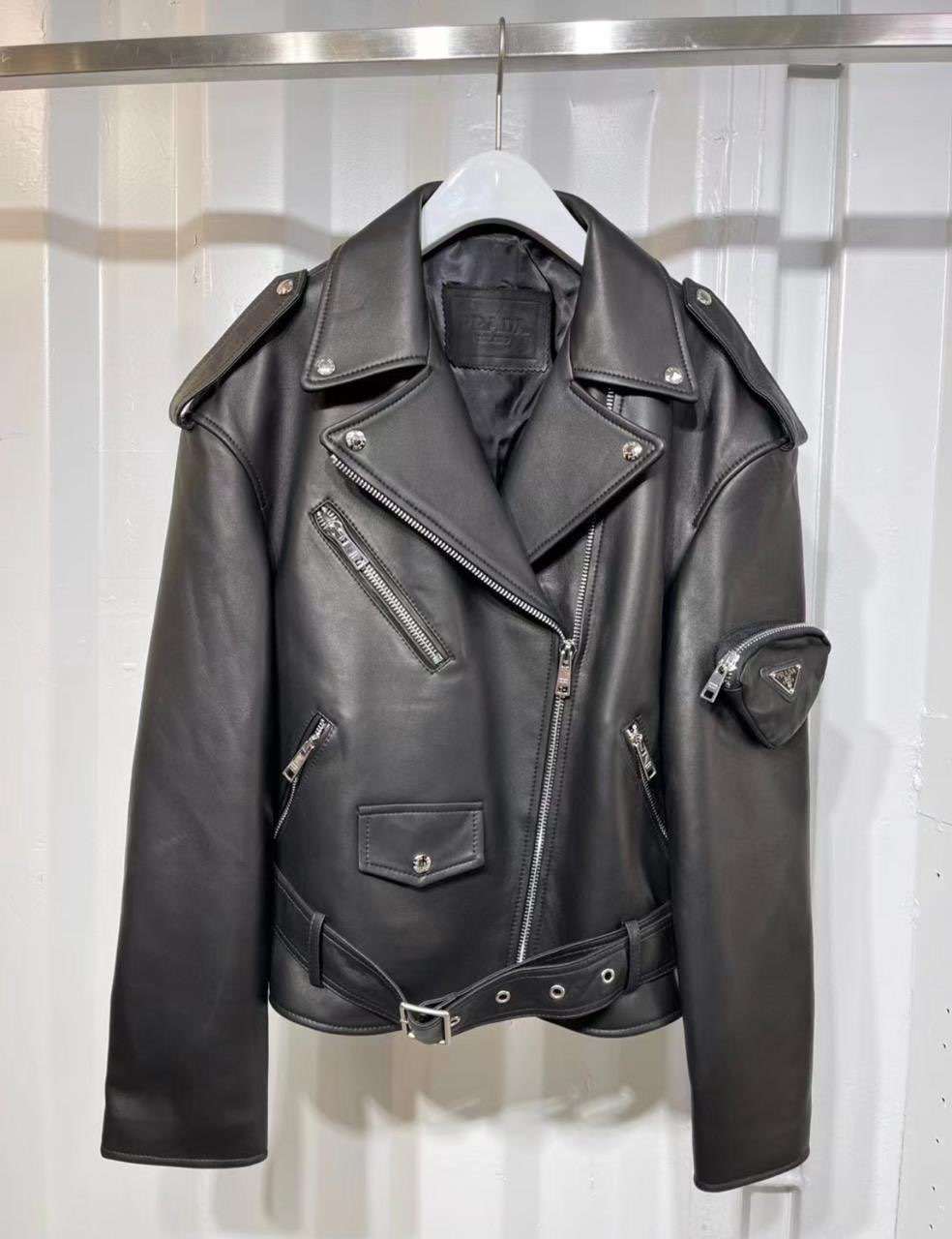 КУРТКА PRADA детальное фото