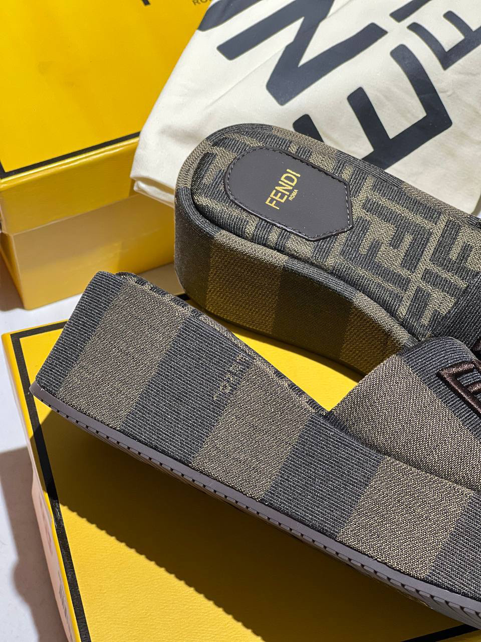 ШЛЕПКИ FENDI детальное фото