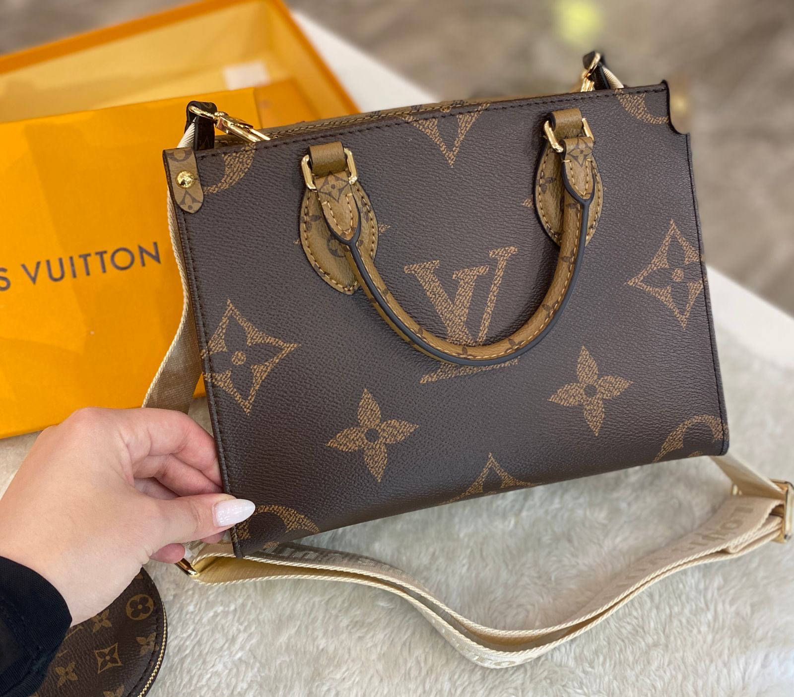 СУМКА LOUIS VUITTON детальное фото