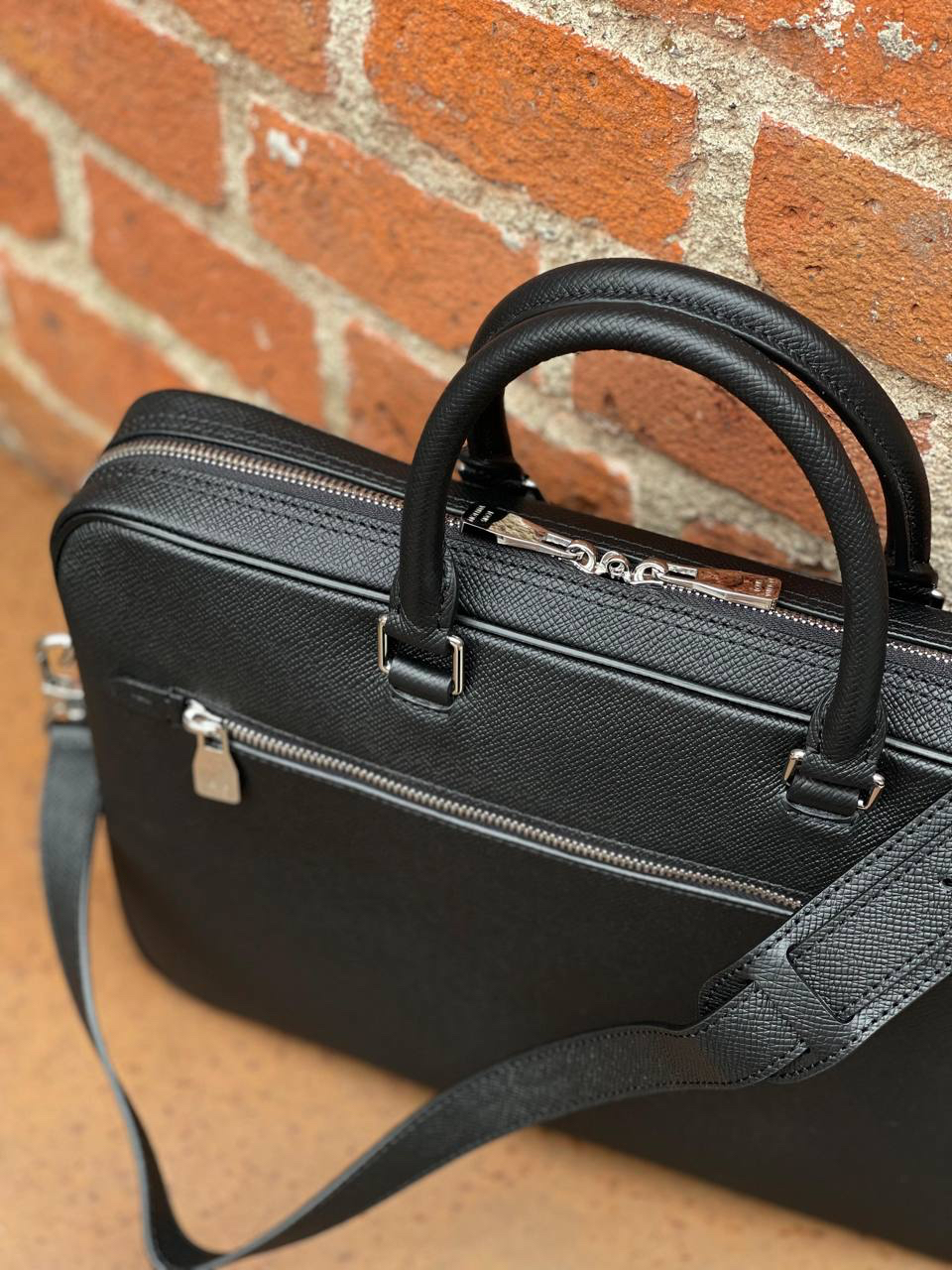 МУЖСКОЙ ПОРТФЕЛЬ LOUIS VUITTON детальное фото