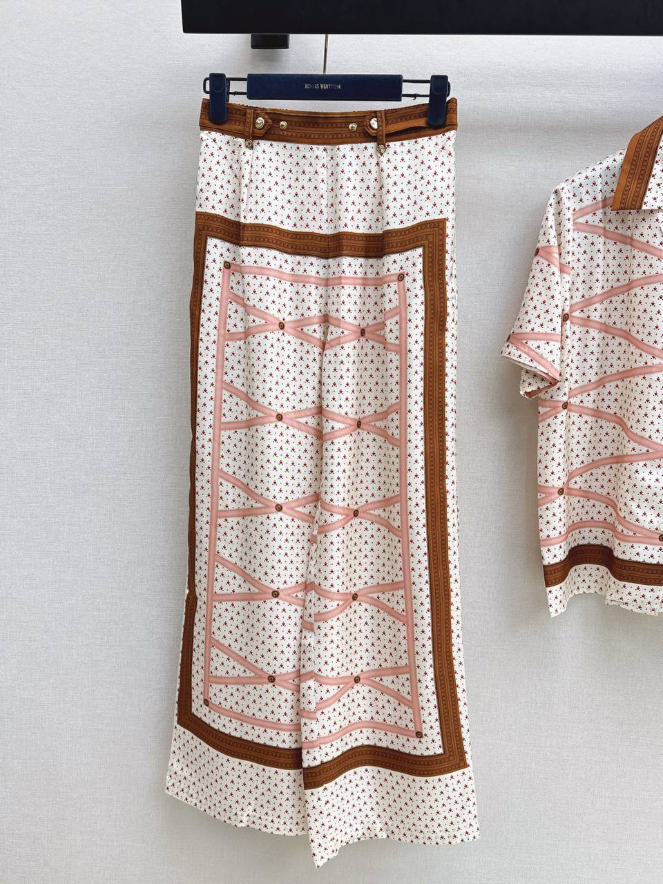 КОСТЮМ LOUIS VUITTON детальное фото