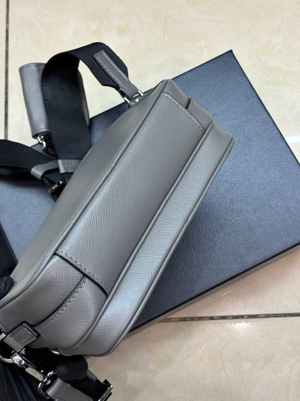 МУЖСКАЯ СУМКА МЕССЕНДЖЕР PRADA детальное фото