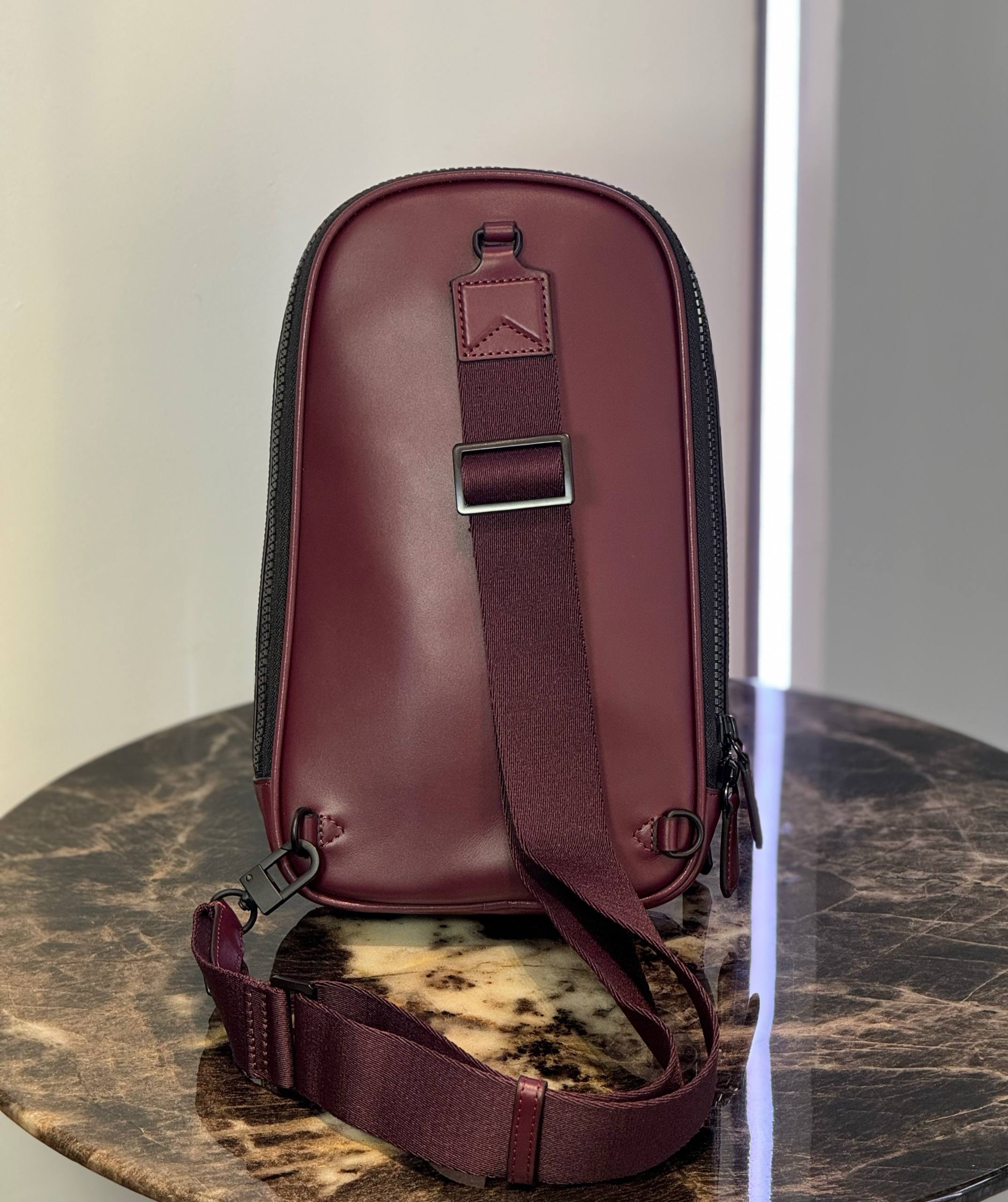 МУЖСКАЯ СУМКА СЛИНГ MONTBLANC детальное фото