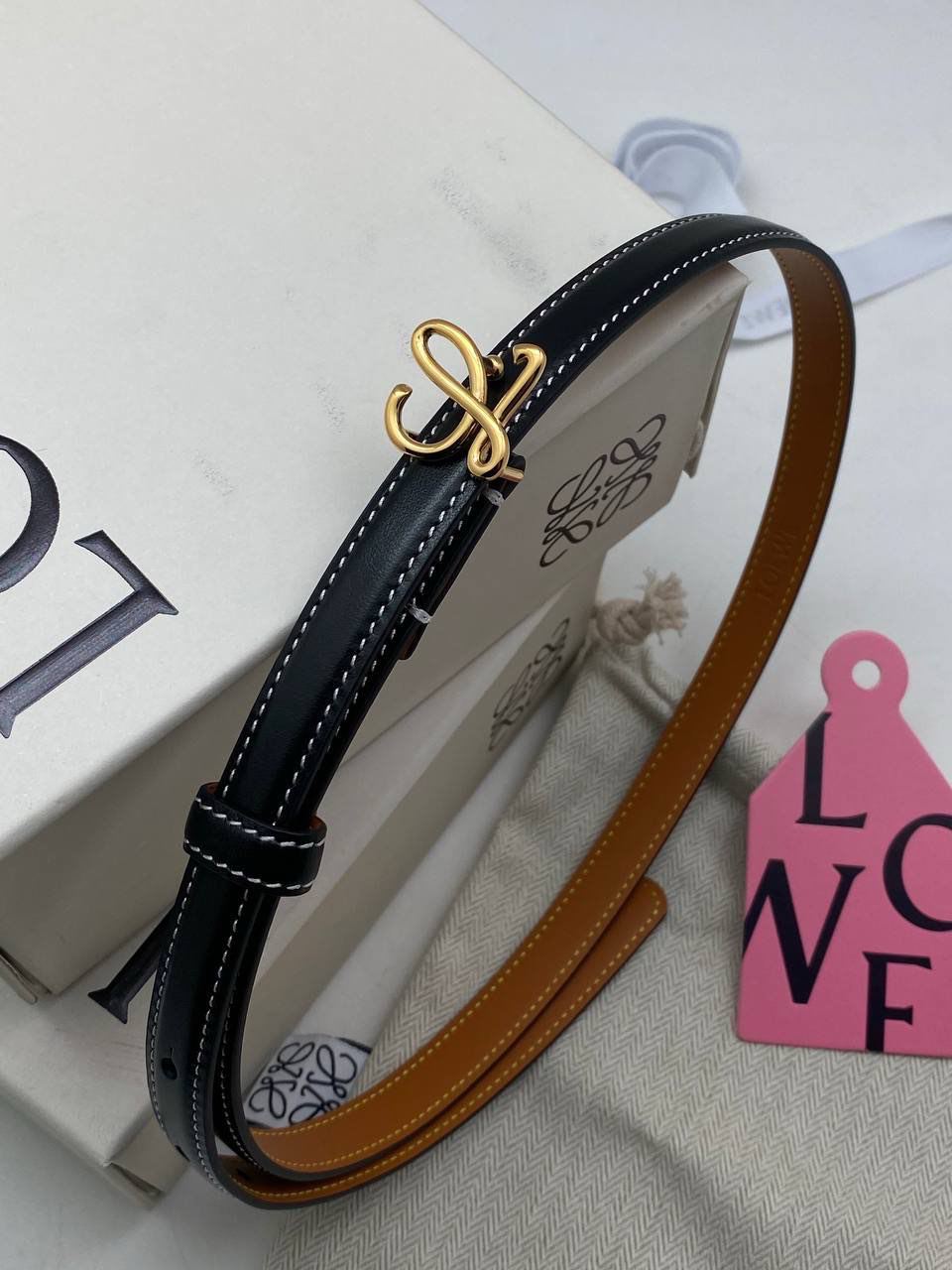 ЖЕНСКИЙ РЕМЕНЬ LOEWE детальное фото