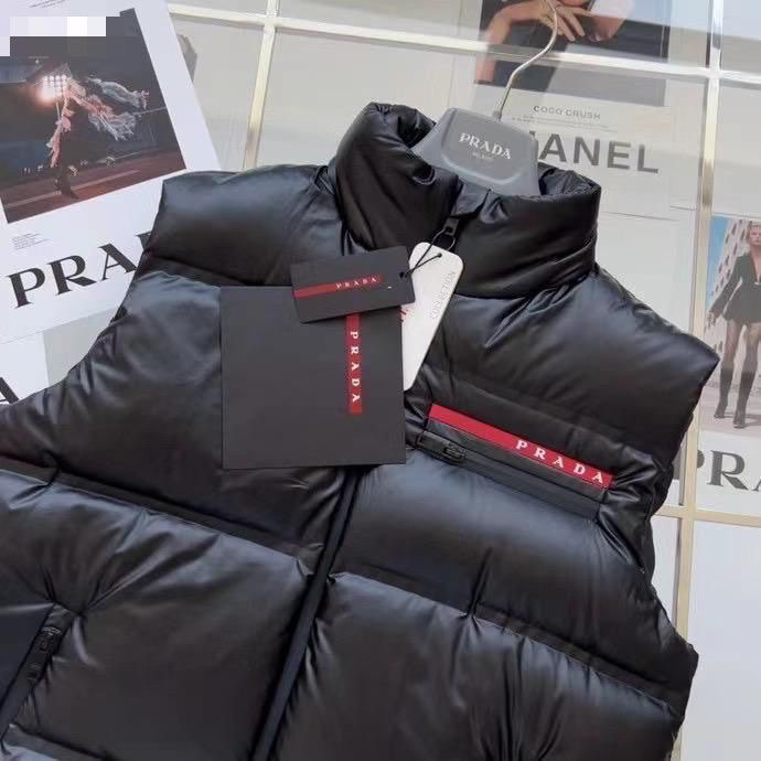 ЖИЛЕТ PRADA детальное фото