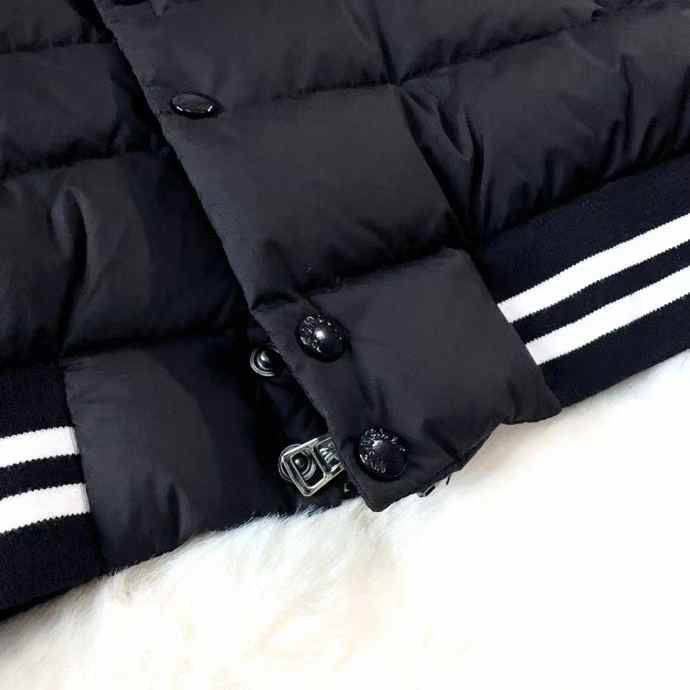 ДЕТСКИЙ ПУХОВИК MONCLER детальное фото