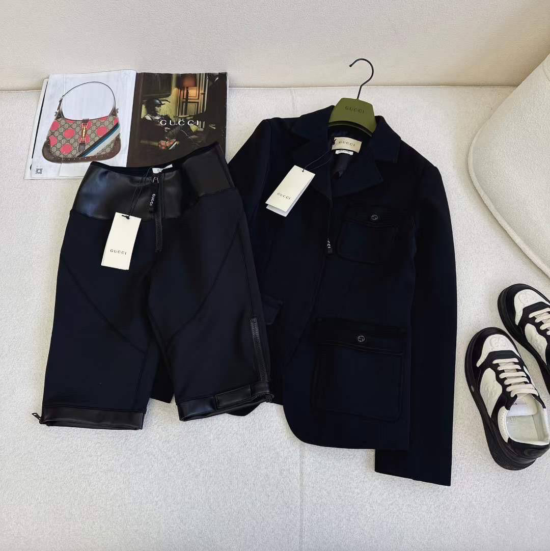 КОСТЮМ GUCCI детальное фото