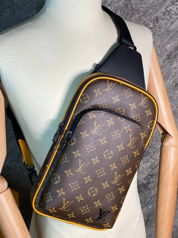 МУЖСКАЯ СУМКА СЛИНГ LOUIS VUITTON фото
