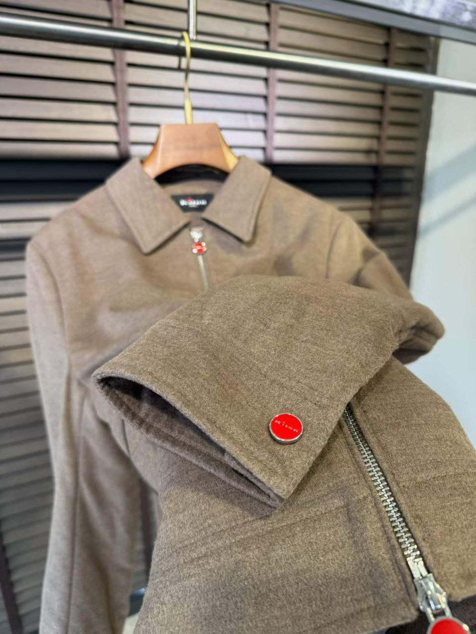 МУЖСКАЯ КУРТКА KITON детальное фото