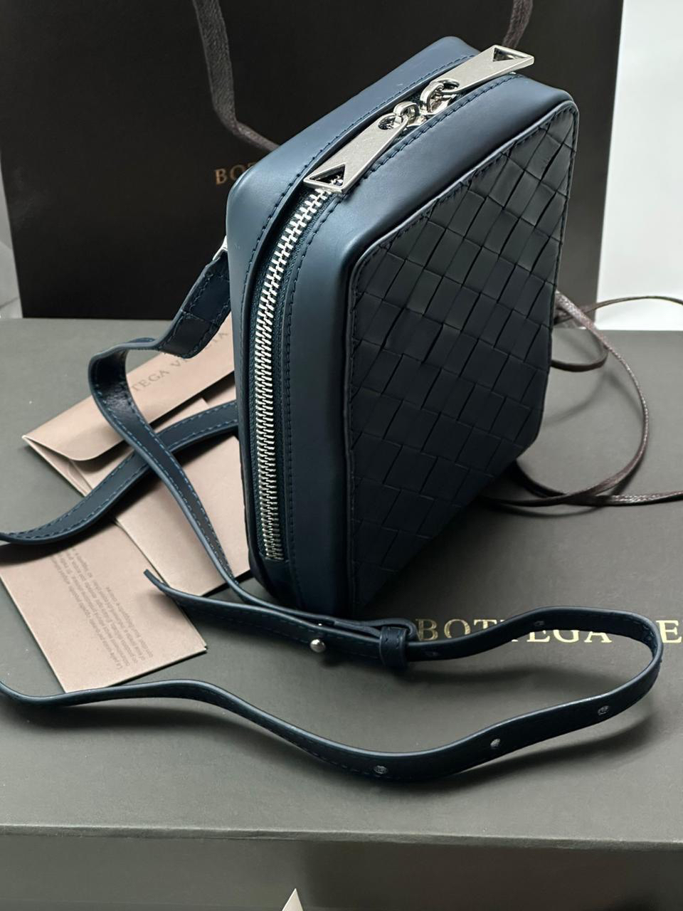 МУЖСКАЯ СУМКА МЕССЕНДЖЕР BOTTEGA VENETA детальное фото