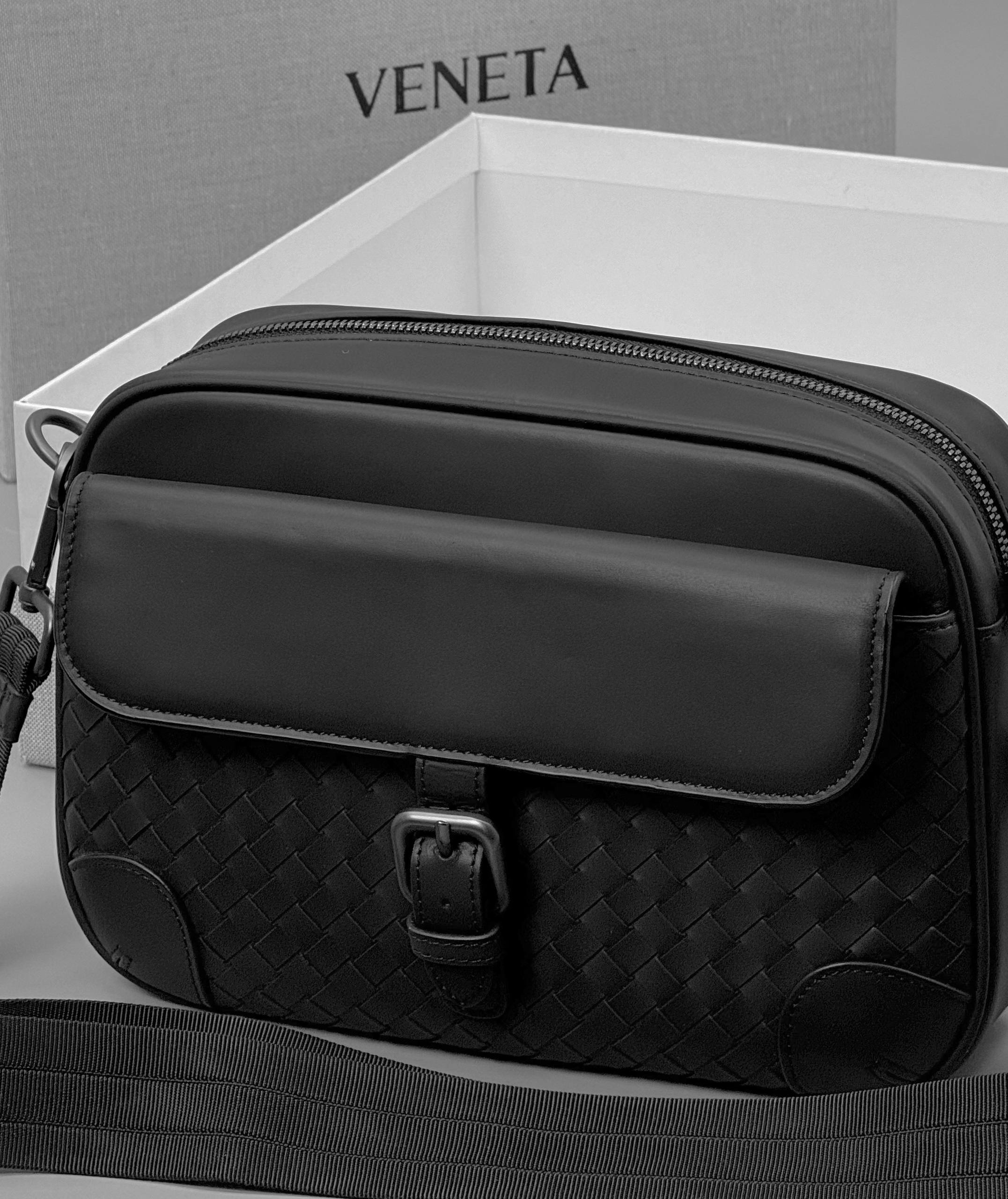 МУЖСКАЯ СУМКА МЕССЕНДЖЕР BOTTEGA VENETA детальное фото