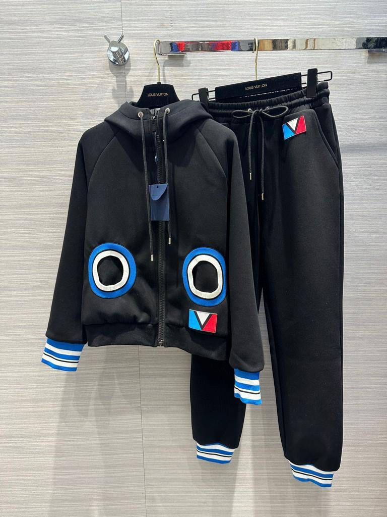 КОСТЮМ LOUIS VUITTON детальное фото